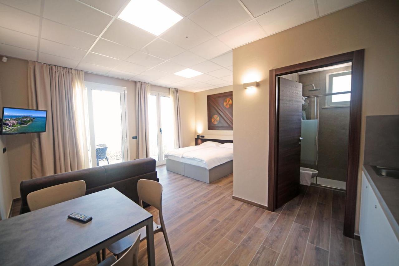 Smeraldo Dip Villa Canneto Sirmione Exterior foto